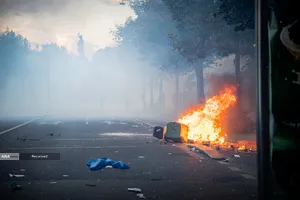 تظاهرات شنبه در پاریس به درگیری و خشونت میان پلیس ضد شورش و معترضان کشیده شد