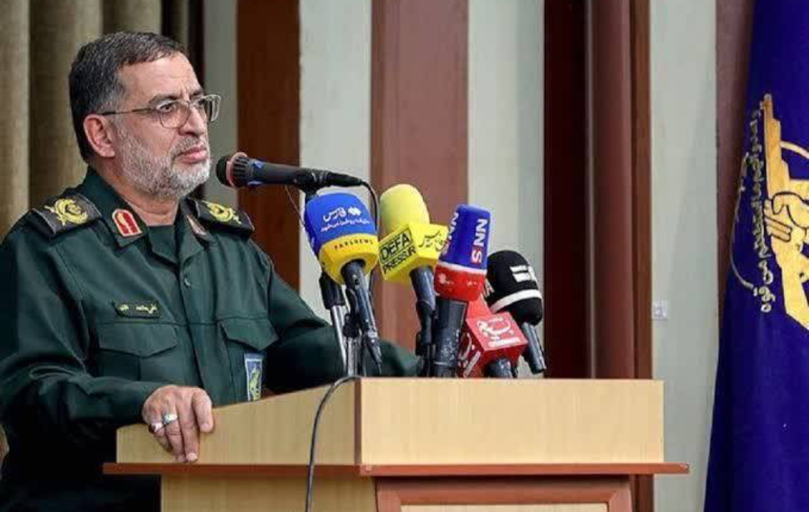 از تاریخ‌نگاری تا جنگ شناختی؛ روایتی از خدمات سردار نائینی در مرکز اسناد دفاع مقدس و سخنگویی سپاه/ثبت ۴ هزار ساعت تاریخ شفاهی فرماندهان / راه‌اندازی اتاق جنگ روایت‌ها در روابط عمومی سپاه