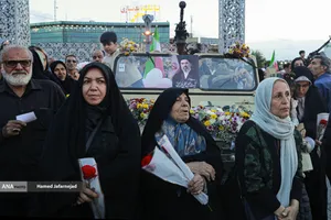 مراسم جشن عروسی زوج های جان فدا همزمان با سالروز ازدواج حضرت زهرا و حضرت علی در میدان امام حسین
