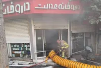 آتش‌سوزی در انبار یک داروخانه در خیابان یوسف‌آباد؛ حادثه بدون تلفات جانی پایان یافت
