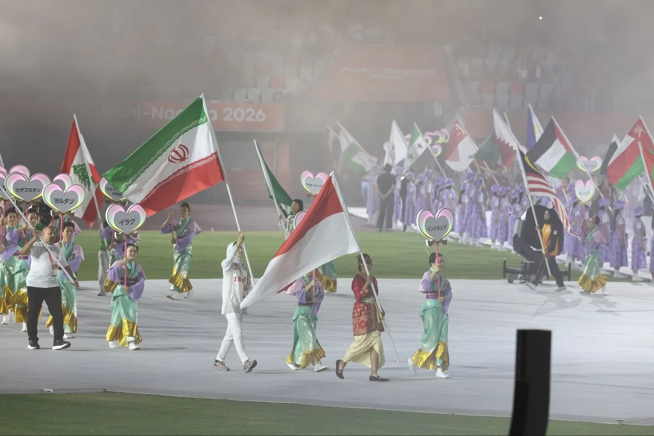 اختتامیه بازی‌های آسیایی ناگویا پرچم ایران بر دستان شهرزاد خشنودزاده جوجیتسو