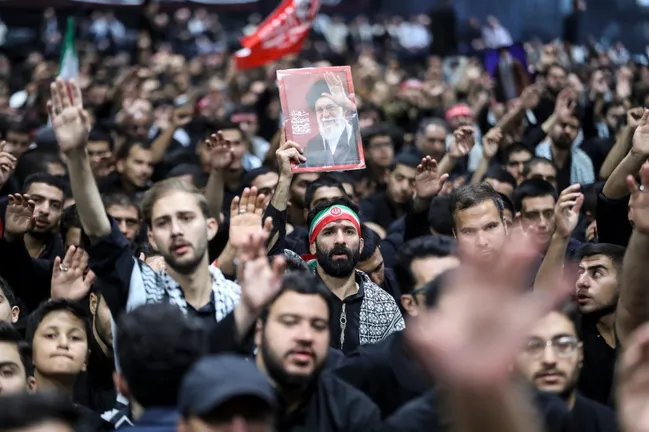 عزاداری هیئت‌های دانشجویی در جوار محل شهادت رهبر شهید انقلاب اسلامی