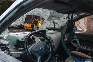 خودروی آسیب دیده در محله نارمک - محل زندگی شهید سید مصطفی ساداتی، دانشمند هسته&zwnj;ای کشورمان و خانواده شهیدش(همسرش فهیمه مقیمی، دخترانش ریحانه&zwnj;سادات و فاطمه&zwnj;سادات و پسر کوچکش سیدعلی ساداتی) در حمله رژیم صهیونی به برخی مناطق و منازل مردم، شهروندان و دانشمندان هسته ای کشورمان در جریان جنگ تحمیلی دوازده روزه